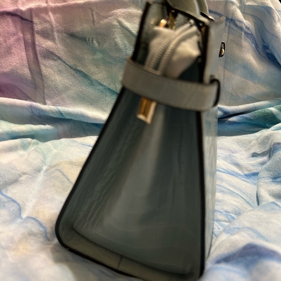 💼 Croc-Embossed Structured Handbag – Sage Green - Picture 3 of 7